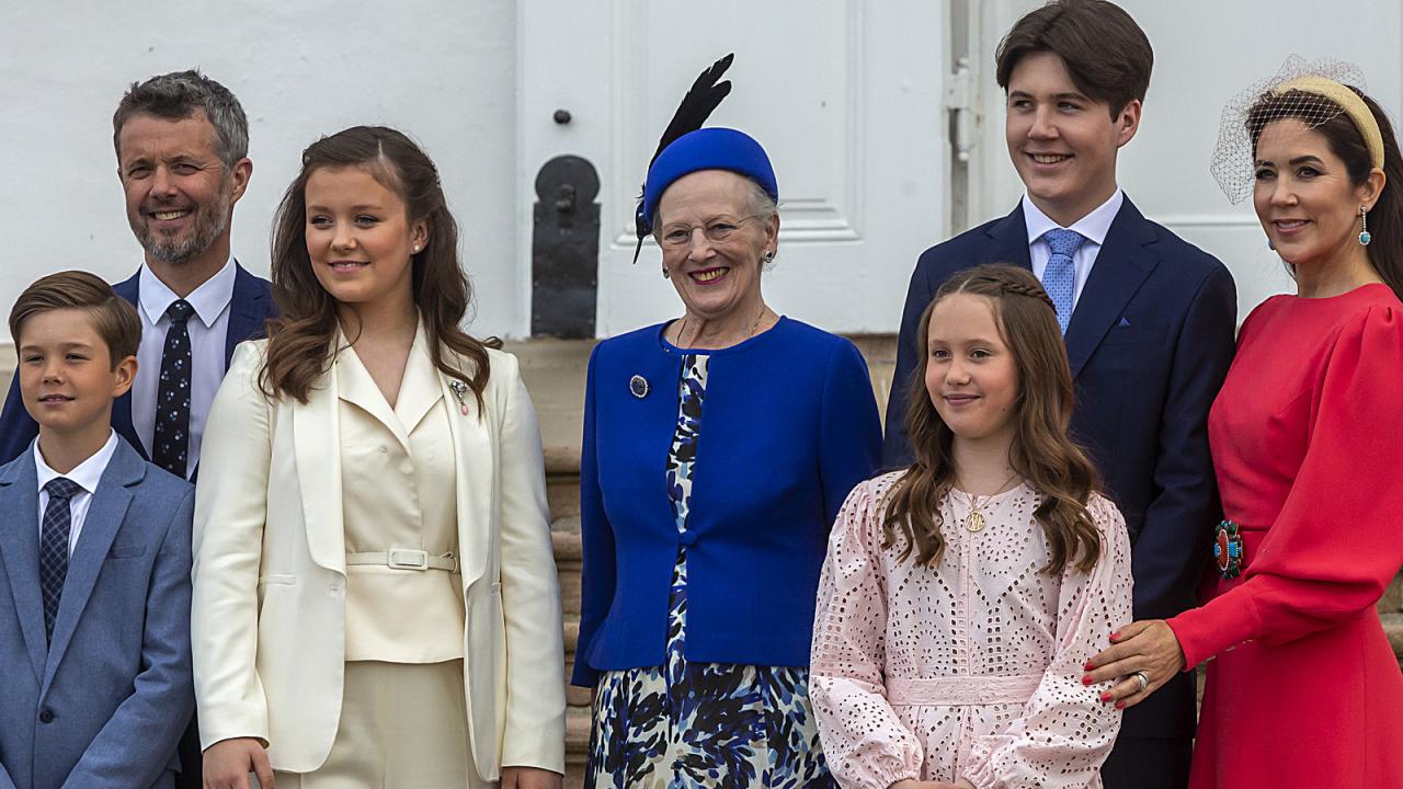 Royal Etiquette: 20 Rules the Royal Family Must Follow Royal Etiquette: 20 Rules the Royal Family Must Follow